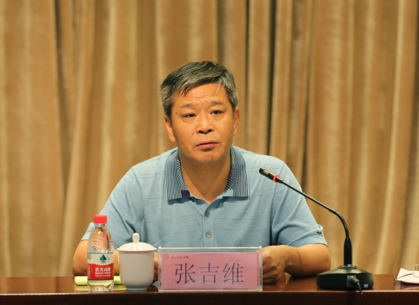 伟德官网举行本科教学工作审核评估校内自评估专家意见反馈会