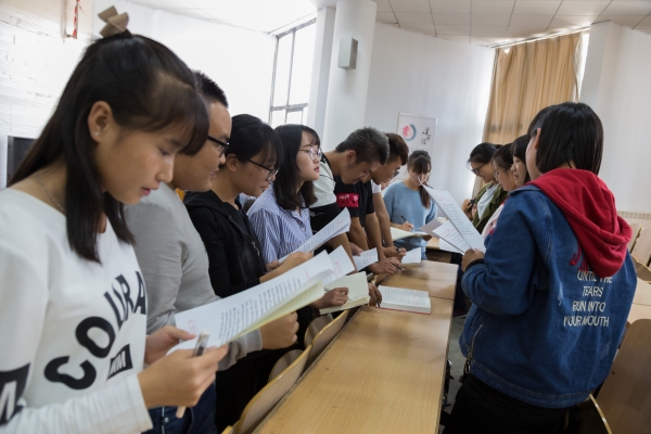 弘扬两种精神 学“习”知青岁月 找寻青春答案 ——伟德官网开展《习近平的七年知青岁月》主题学习活动