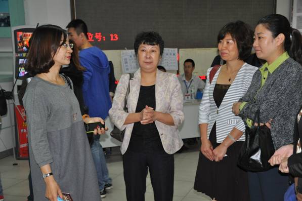 伟德官网成功举办2013年秋季毕业生大型专场招聘会